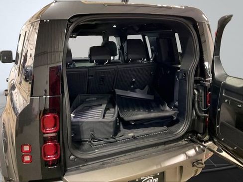 Used 2022 Land Rover Defender 110 X-Dynamic SE image 5
