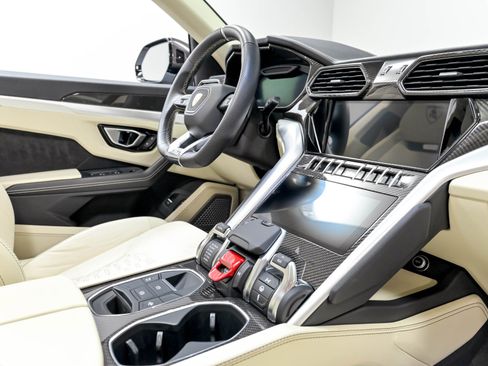 Used 2020 Lamborghini Urus AWD/4WD image 29