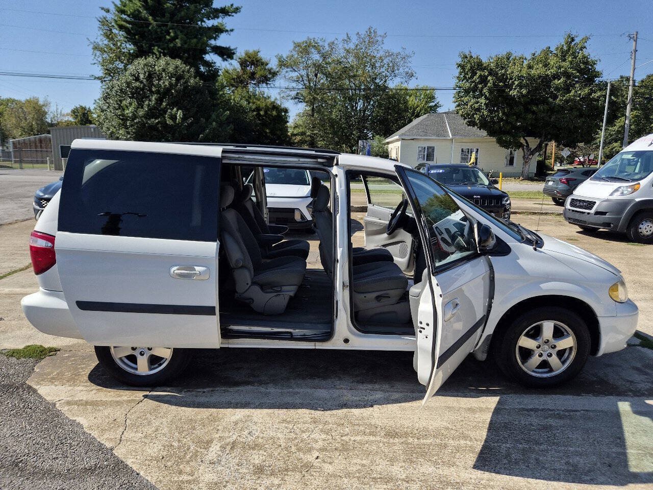 Used 2007 Dodge Caravan SXT w/ Popular Equipment Group I FWD image 18
