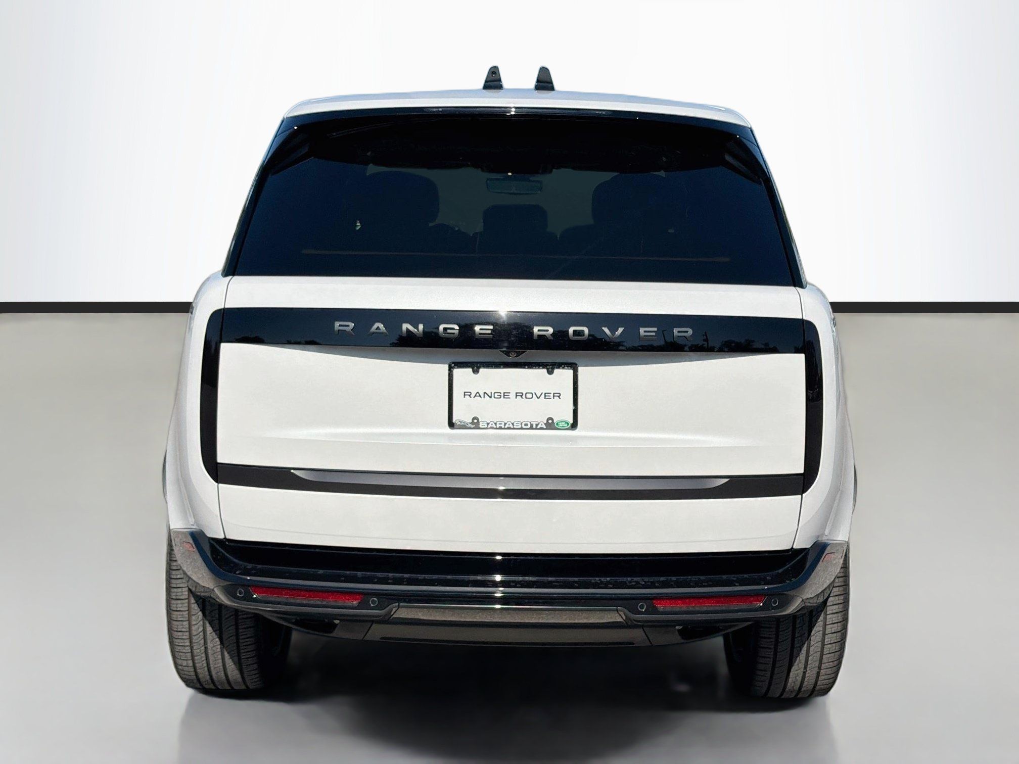 New 2026 Land Rover Range Rover Long Wheelbase SE AWD/4WD image 4