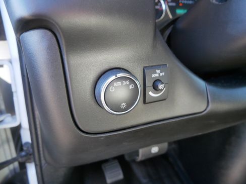 Used 2017 Chevrolet Express 2500 RWD image 24