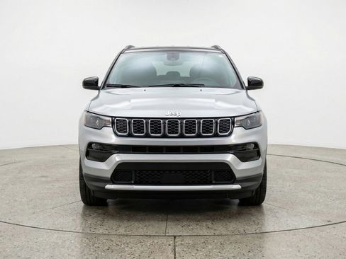 Used 2025 Jeep Compass Limited image 2