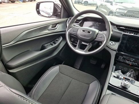 New 2025 Jeep Grand Cherokee L Altitude image 10