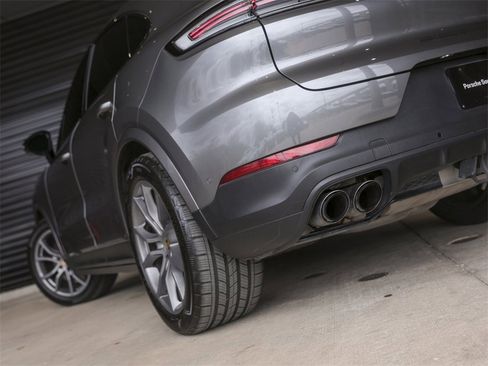 Certified 2024 Porsche Cayenne S image 16