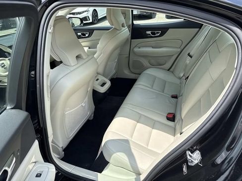 Used 2021 Volvo S60 T5 Momentum w/ Premium Package AWD/4WD image 17
