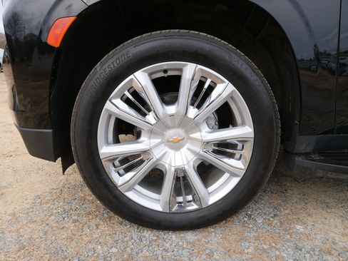 Used 2024 Chevrolet Suburban High Country image 13