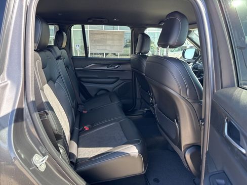New 2025 Jeep Grand Cherokee Altitude image 27