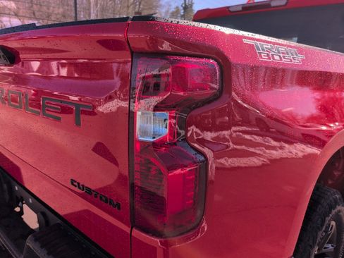 New 2026 Chevrolet Silverado 1500 Custom Trail Boss w/ LPO, Dark Essentials Package AWD/4WD image 16