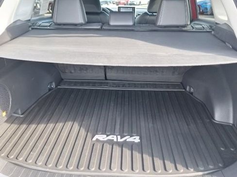 Used 2021 Toyota RAV4 XLE Premium image 7