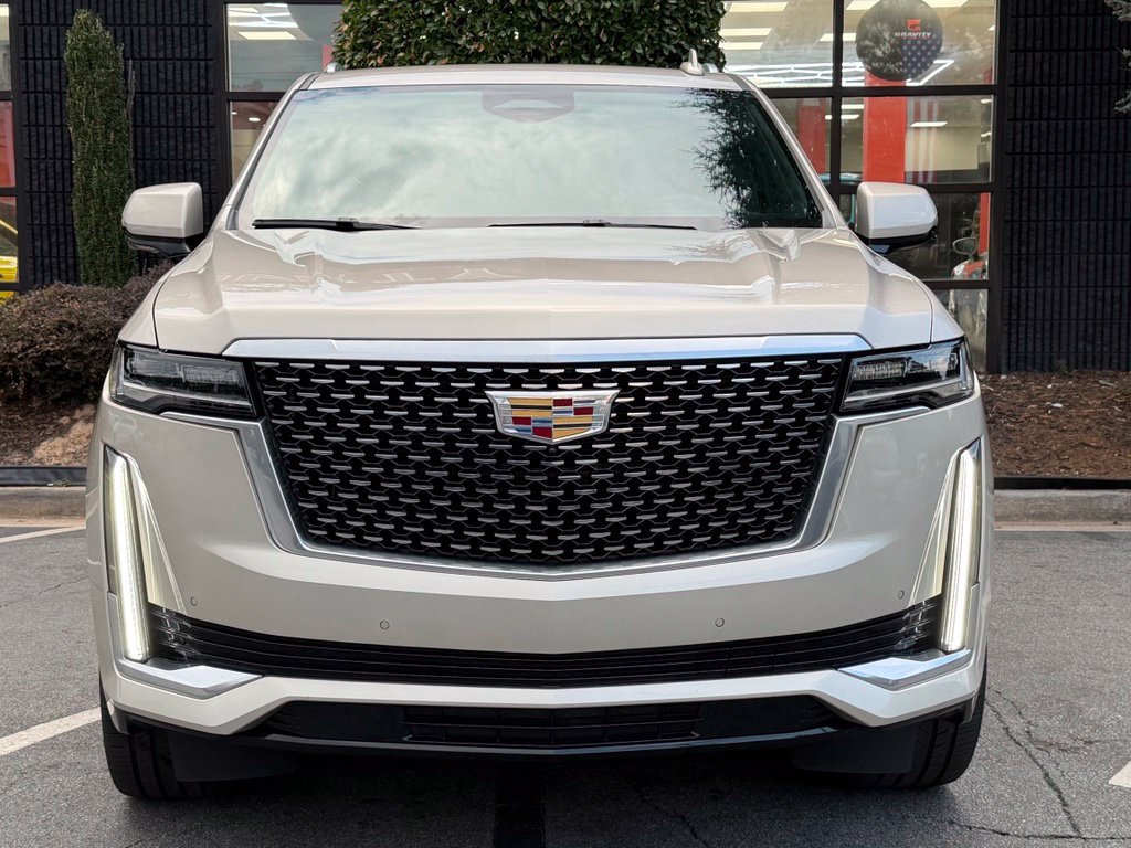 Used 2023 Cadillac Escalade Luxury RWD image 3