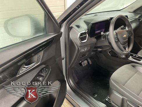Used 2025 Chevrolet TrailBlazer LT w/ Driver Confidence Package image 10