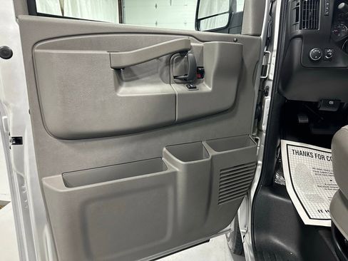Used 2025 Chevrolet Express 3500 LT w/ LT Preferred Equipment Group image 8