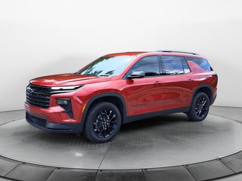 Used 2025 Chevrolet Traverse LT w/ Midnight/Sport Edition FWD image 3