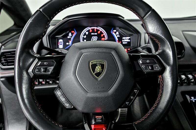 Used 2020 Lamborghini Huracan EVO RWD image 22