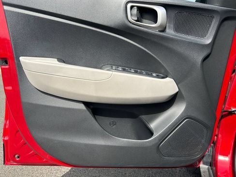 Used 2025 Hyundai Venue SEL FWD image 20