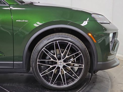 New 2026 Porsche Macan 4 Electric AWD/4WD image 11
