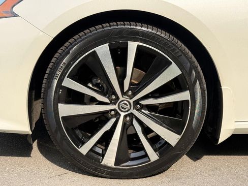 Used 2019 Nissan Altima 2.5 SR w/ SR Premium Package FWD image 16