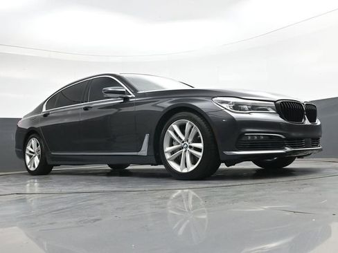 Used 2017 BMW 750i xDrive AWD/4WD image 30