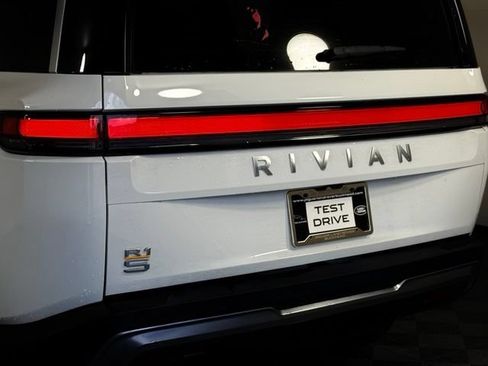 Used 2024 Rivian R1S Adventure AWD/4WD image 16