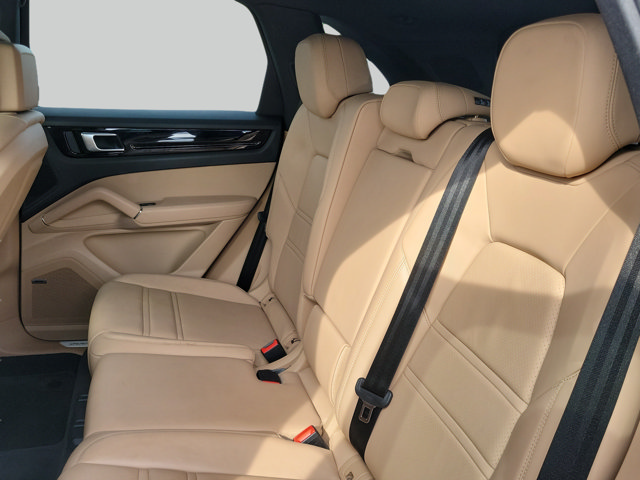 Used 2022 Porsche Cayenne Platinum Edition AWD/4WD image 11
