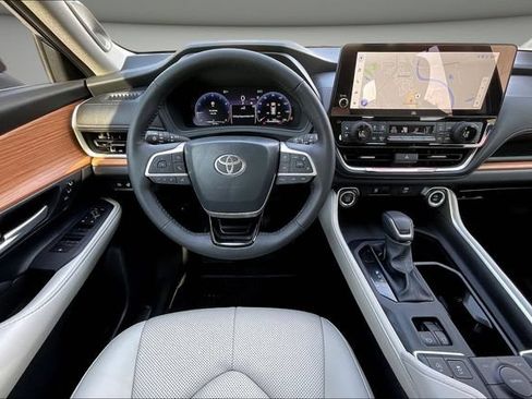 Used 2026 Toyota Grand Highlander FWD image 10