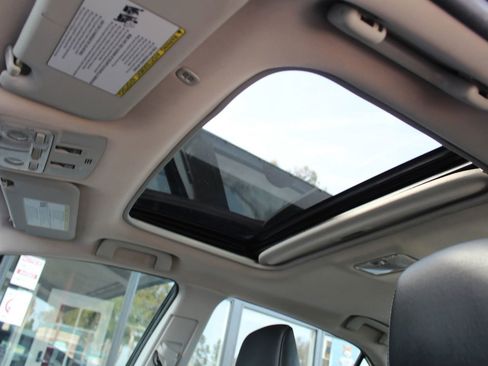 Used 2018 Toyota Corolla XLE w/ Carpet Mat Package (TMS) image 29