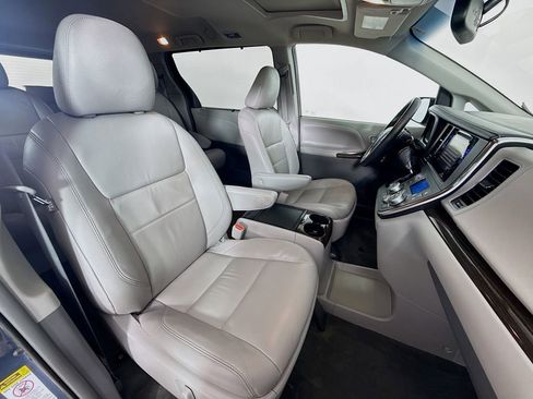 Certified 2017 Toyota Sienna XLE image 29