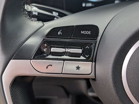 Used 2025 Hyundai Elantra Limited FWD image 22