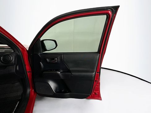 Used 2020 Toyota Tacoma TRD Off-Road image 27