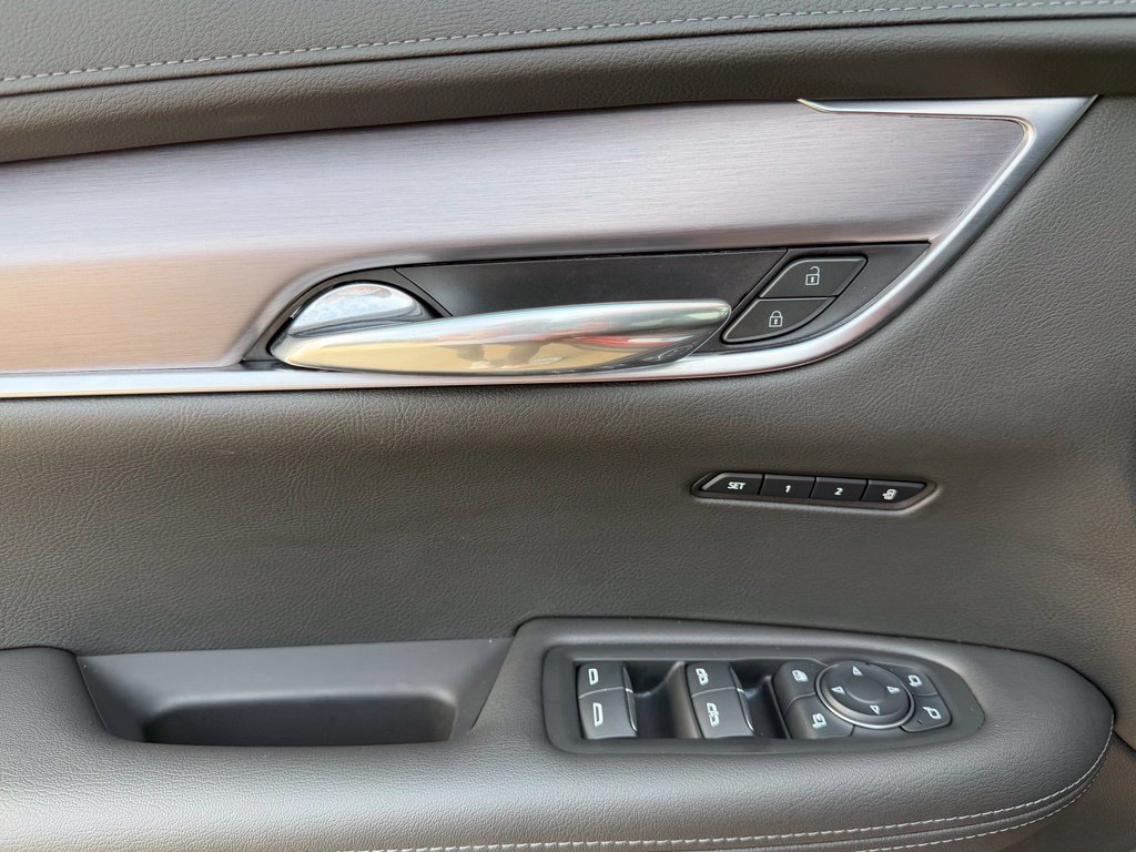 Used 2025 Cadillac XT6 Luxury FWD image 15