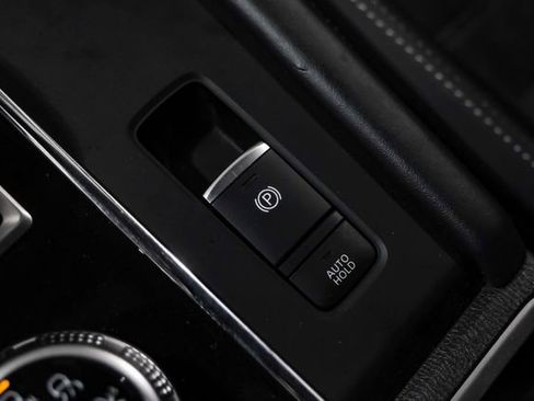 Used 2024 Mitsubishi Outlander SE image 32