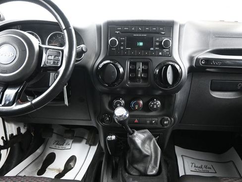 Used 2012 Jeep Wrangler Unlimited Sahara AWD/4WD image 15