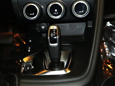 Used 2020 Jaguar E-PACE SE image 39