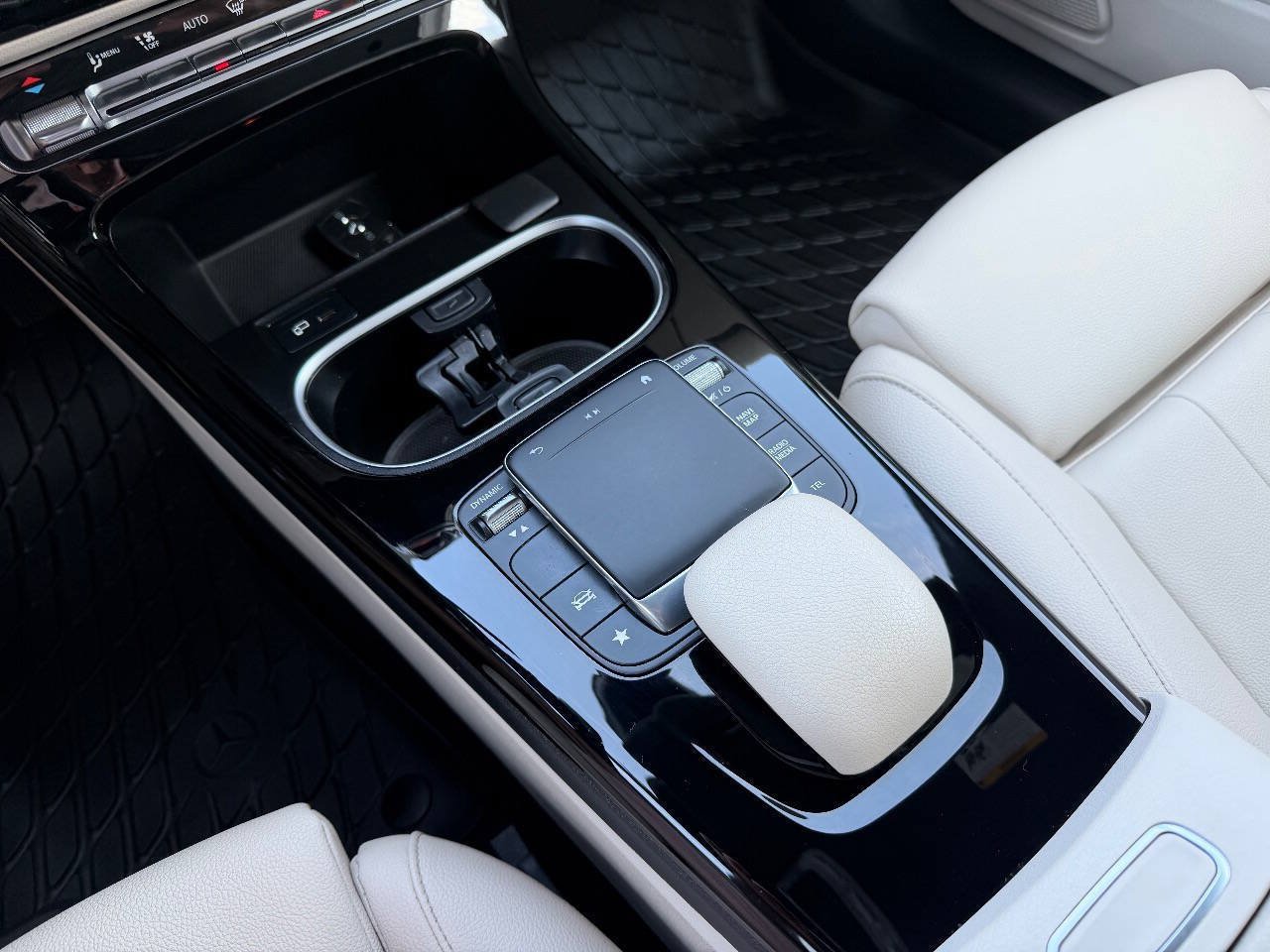 Used 2023 Mercedes-Benz CLA 250 4MATIC w/ Premium Package image 15