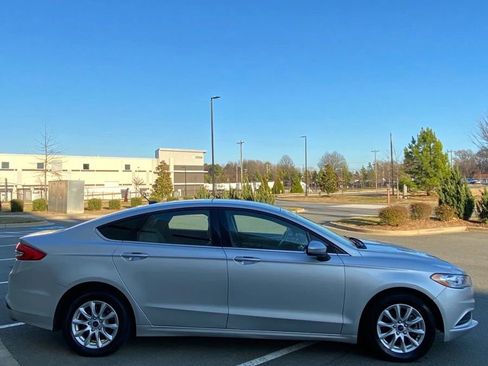 Used 2018 Ford Fusion S image 5