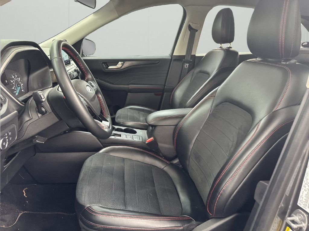 Used 2022 Ford Escape SEL w/ SEL Stealth AWD Package image 11