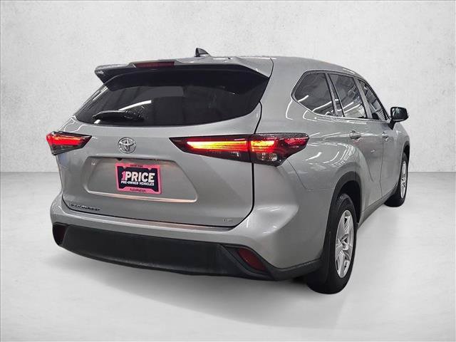 Used 2024 Toyota Highlander LE FWD image 5