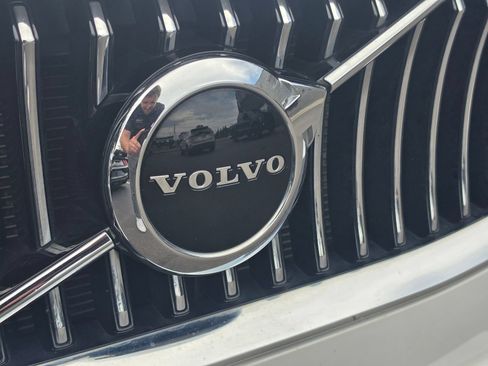 Used 2020 Volvo XC90 T6 Momentum AWD/4WD image 3