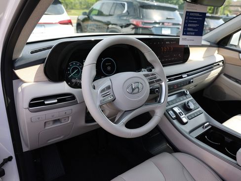 Certified 2023 Hyundai Palisade Limited AWD/4WD image 17