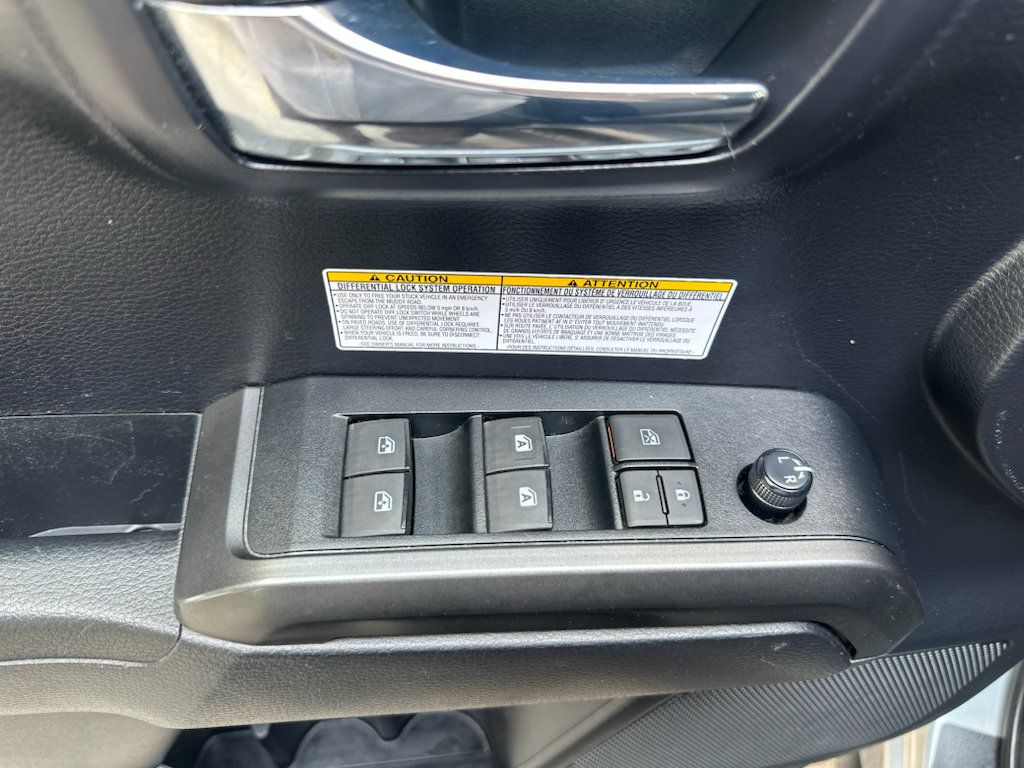 Used 2020 Toyota Tacoma TRD Off-Road w/ Technology Package AWD/4WD image 12