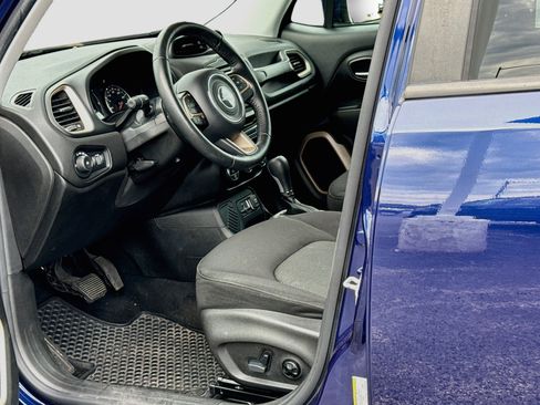 Used 2016 Jeep Renegade Latitude w/ Popular Equipment Group FWD image 11