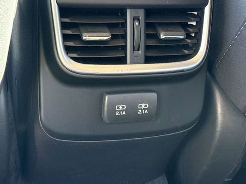 Used 2022 Subaru Outback Premium image 11