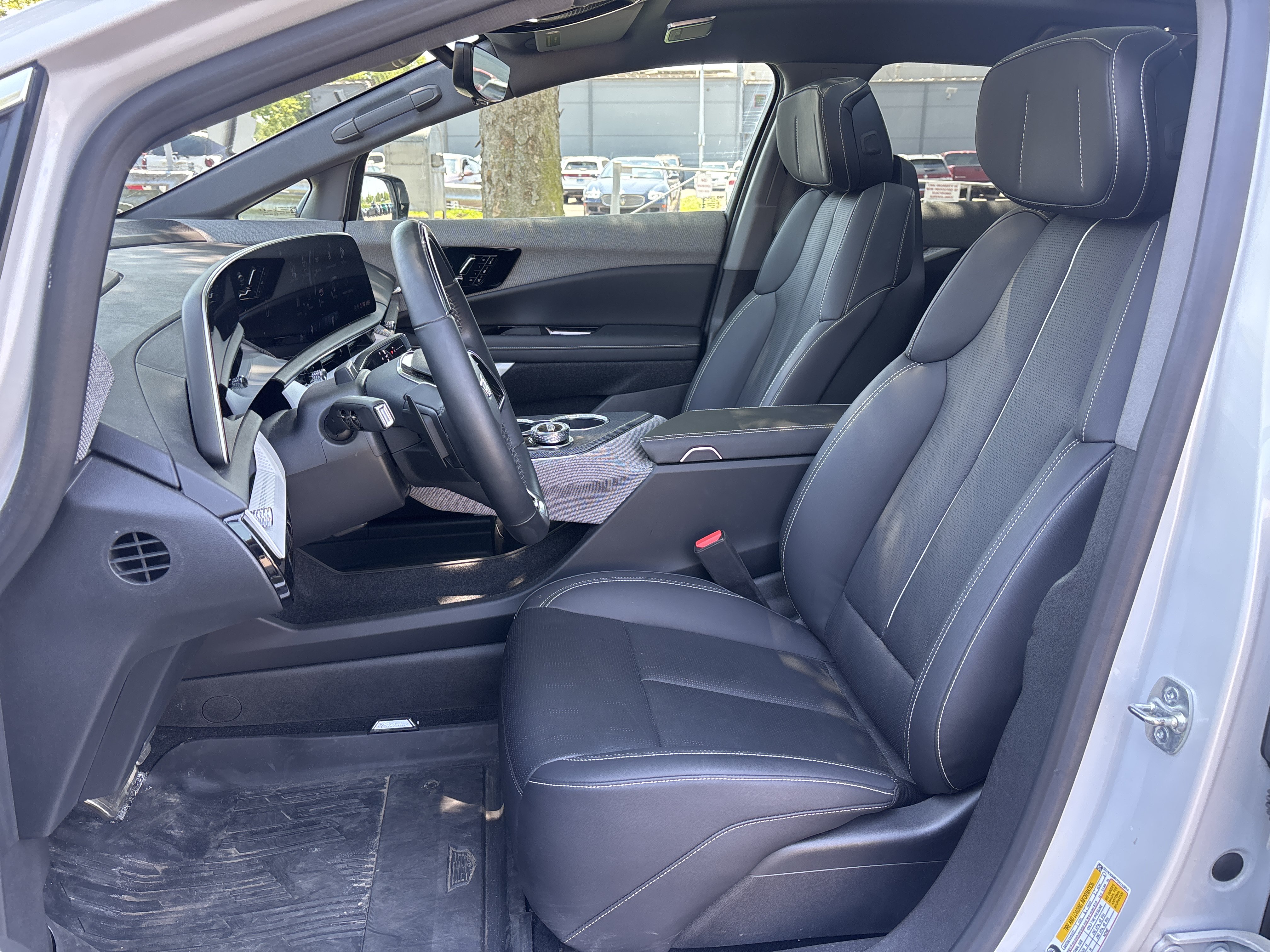 Used 2025 Cadillac Optiq Luxury 2 w/ LPO, Floor Liner Package AWD/4WD image 25
