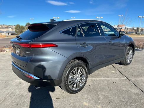 Used 2023 Toyota Venza XLE image 8