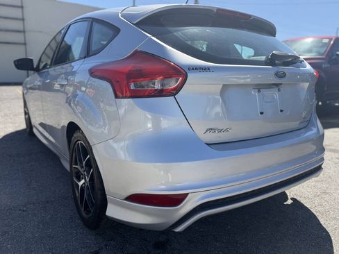 Used 2015 Ford Focus SE w/ SE Sport Package FWD image 7
