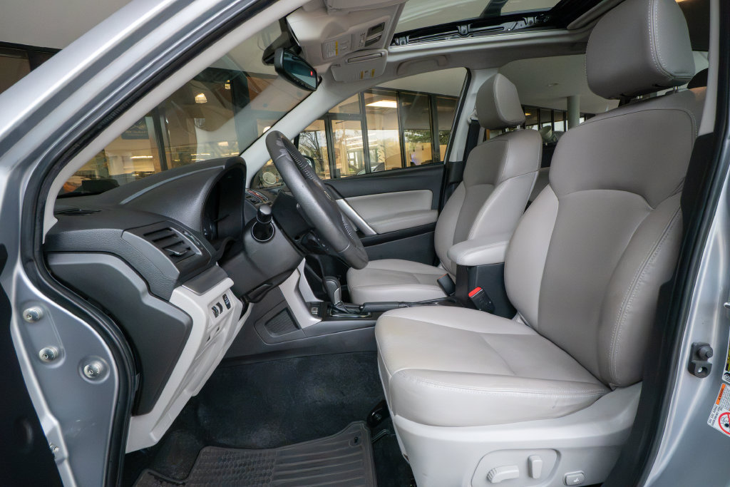 Used 2015 Subaru Forester 2.5i Touring w/ Eyesight & Navigation System AWD/4WD image 8