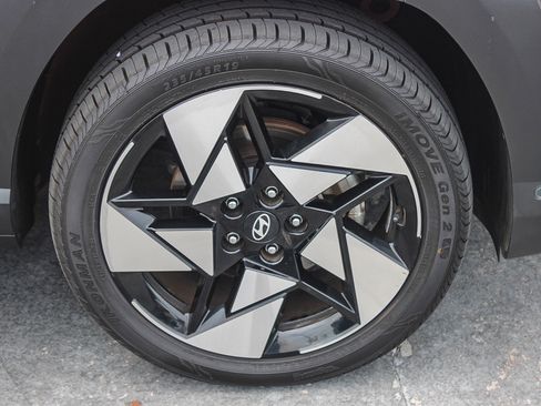 Used 2024 Hyundai Kona Limited AWD/4WD image 11