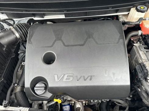 Used 2023 Chevrolet Traverse LT image 35