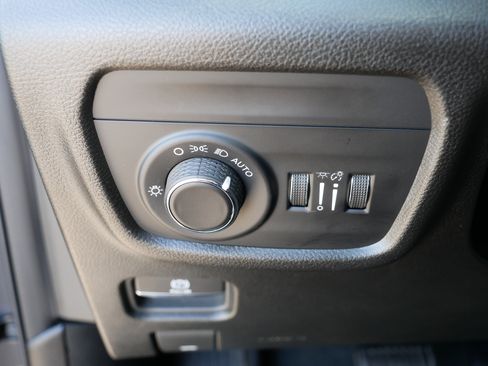 Used 2023 Jeep Grand Cherokee Laredo w/ Luxury Tech Group I image 26