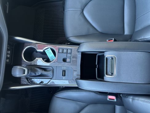 Used 2026 Toyota Highlander Limited image 34